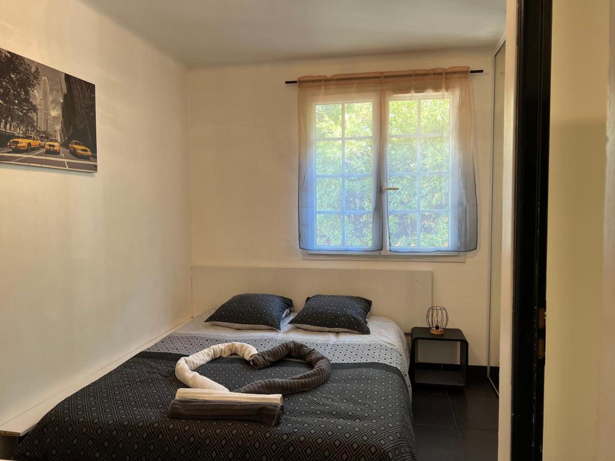 L'appart Isa&Marc T2 avec rez-de-jardin (bus aéroport) tout équipé pour 4 personnes; - Chambres d'hôtes Bormes-les-Mimosas