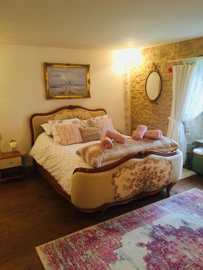 Deluxe Double Room (2 Adults + 1 Child)