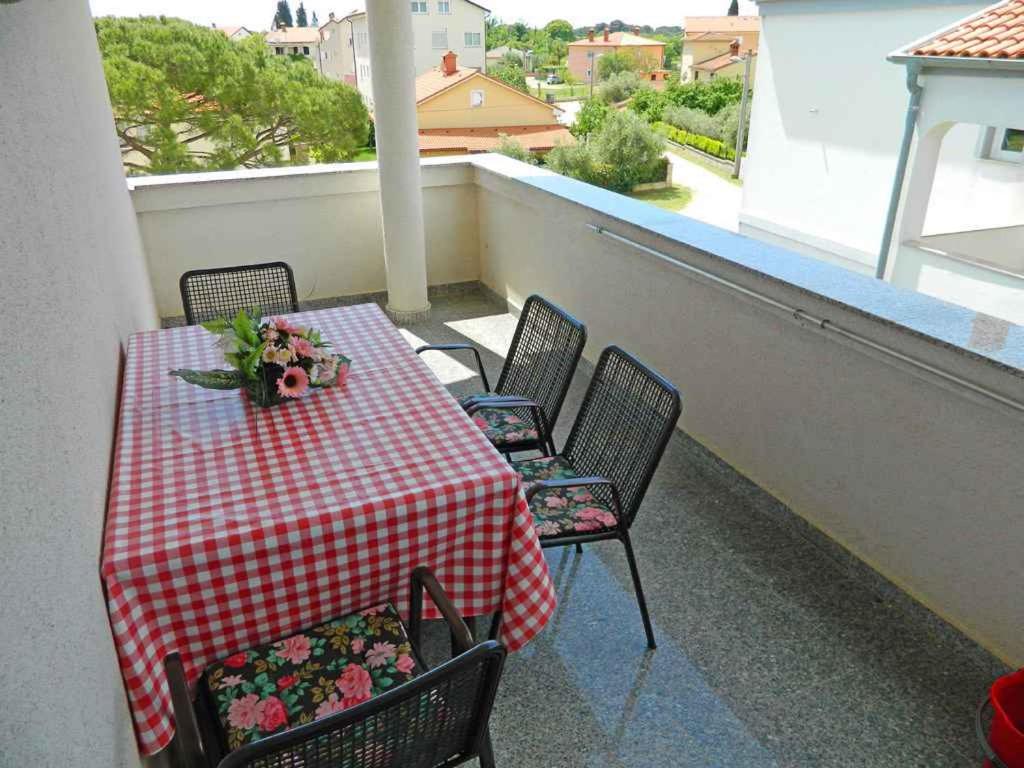 Apartment in Valbandon - Istrien 27864 - Bed and Breakfast Valbandon