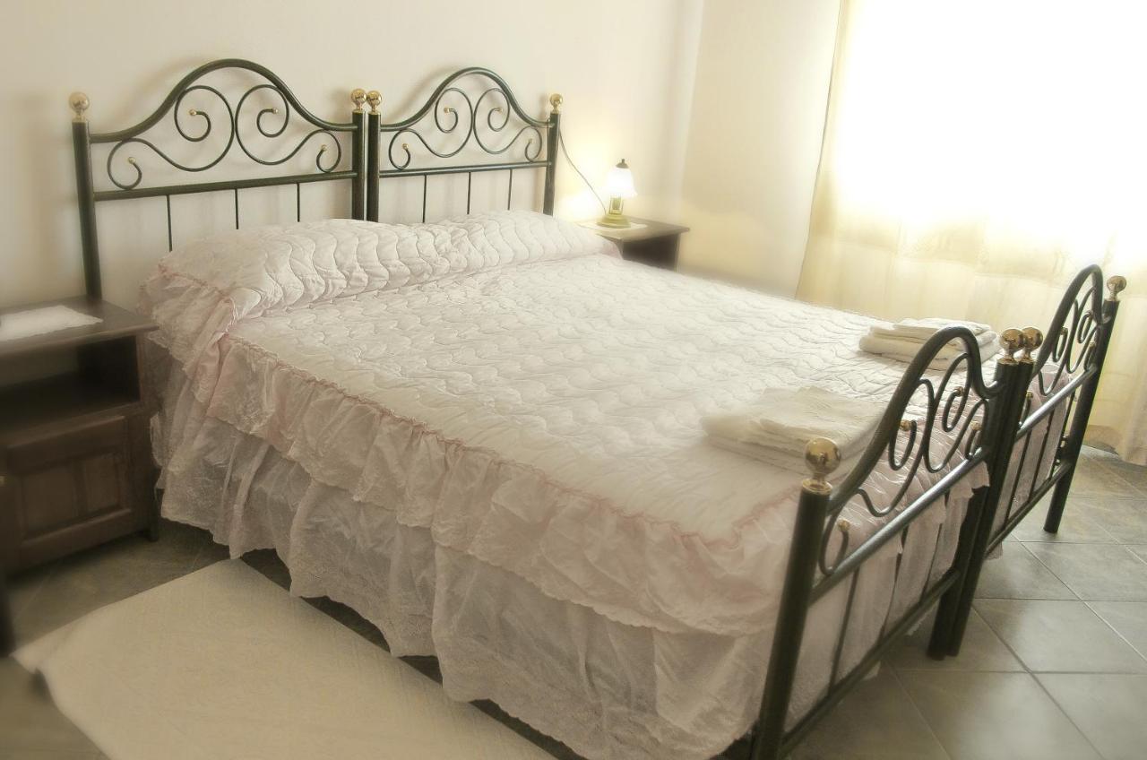 Deluxe Room (2 Adults + 1 Child)