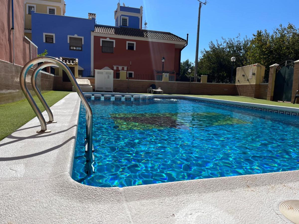 Casa Rodasa - 2 bedrooms, roof terrace, Airco, Front-terrace, Back-Patio, communal pool, etc - Chambres d'hôtes Roda