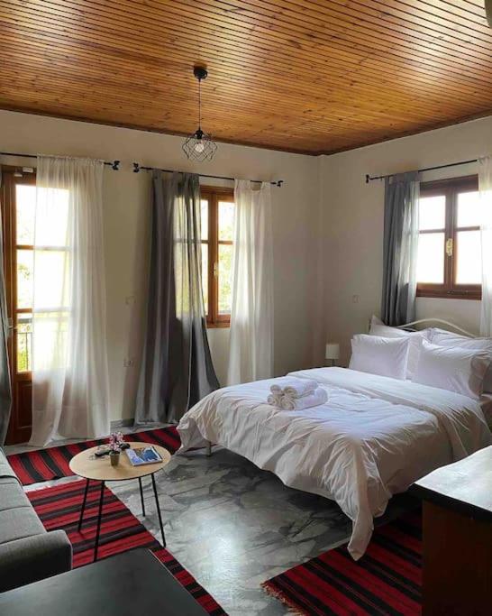 1924 Studios 1 - B&B