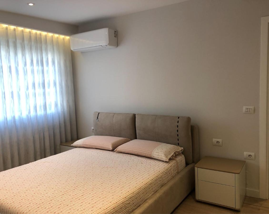 Trendiest apartment in the heart of Tirana - Bed and Breakfast
