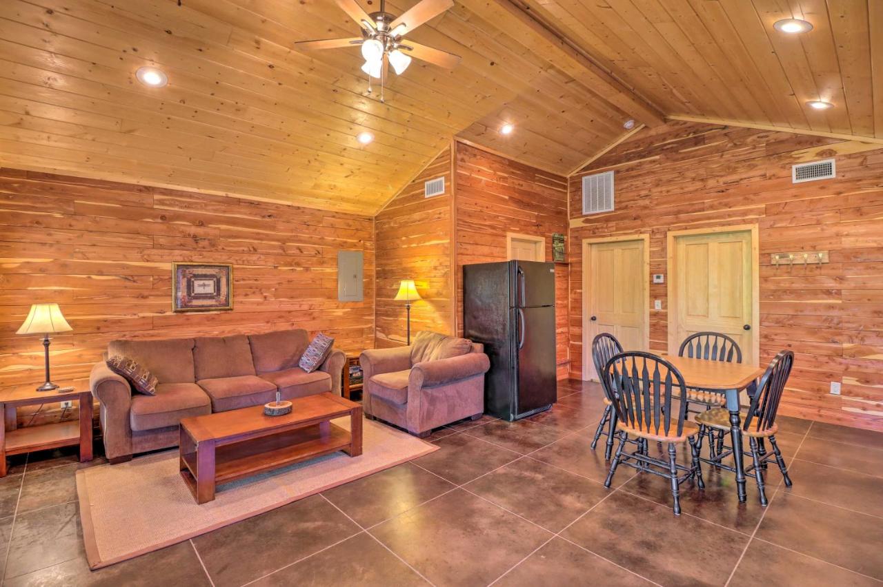 B&B Heber Springs - Heber Springs Cabin with Deck and River Views! - Bed and Breakfast Heber Springs