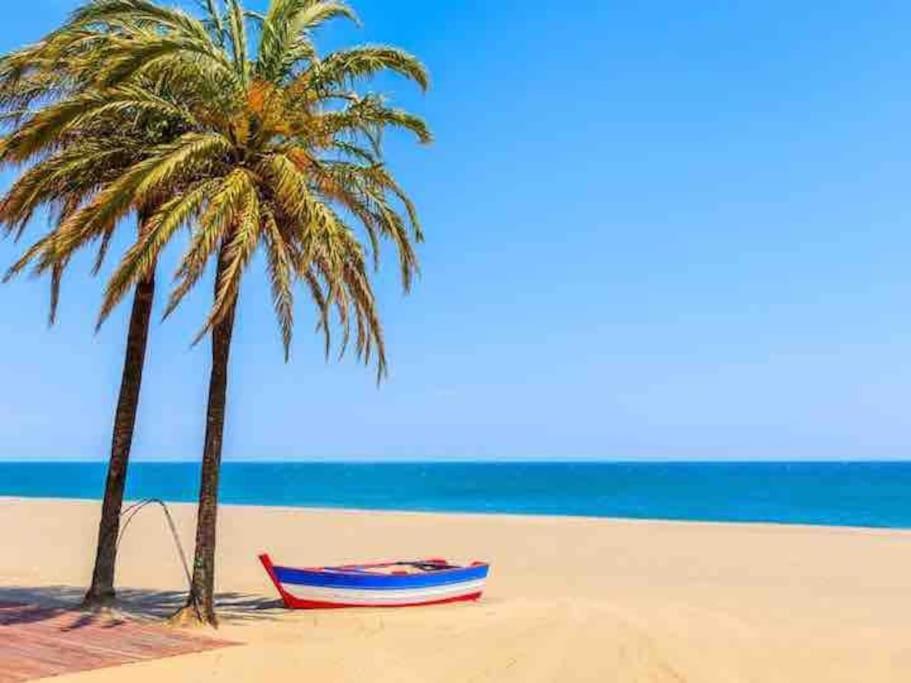 Lovely 1 bedroom apartment with sea views and pool - Chambres d'hôtes Estepona