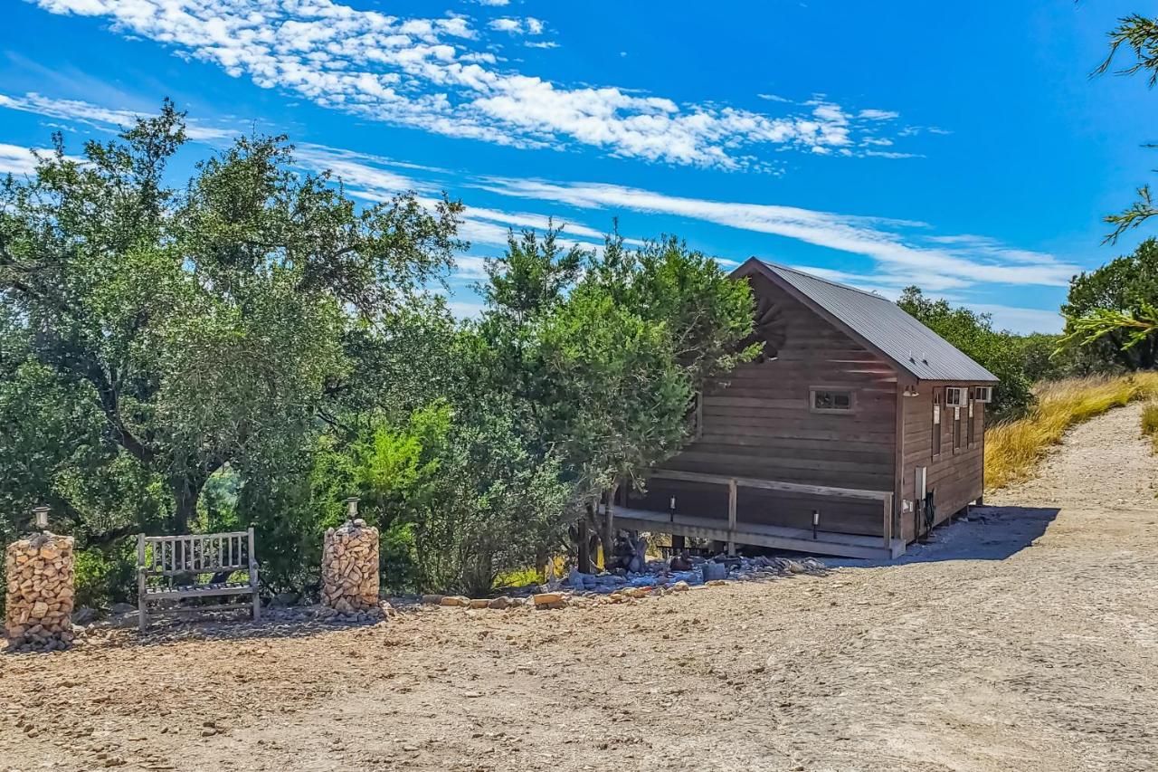 B&B Luckenbach - Rock of Ages Cabin at Amazing Grace Canyon - Bed and Breakfast Luckenbach