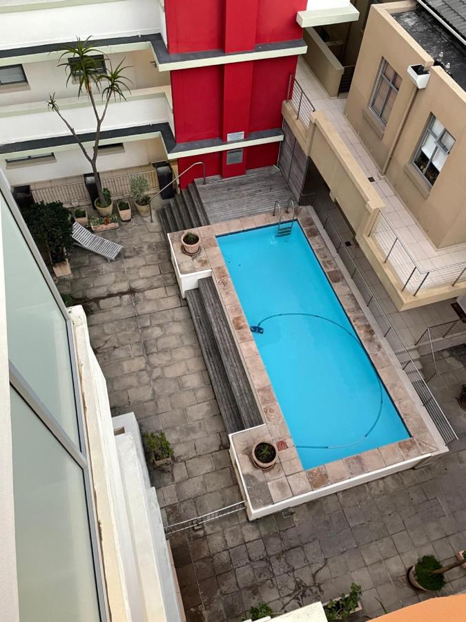 Muizenberg apartment 100m from beach - B&B Cape Town