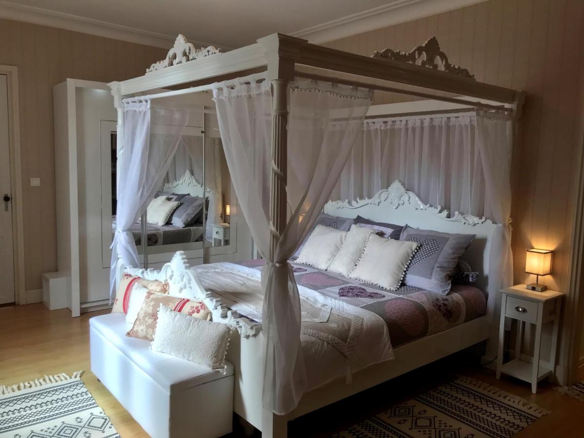 Zimmer mit Queensize-Bett und Gartenblick