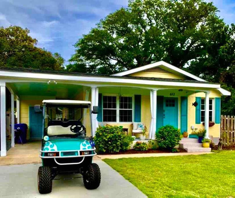 Downtown- Sunshine Cottage and Golf Cart - B&B