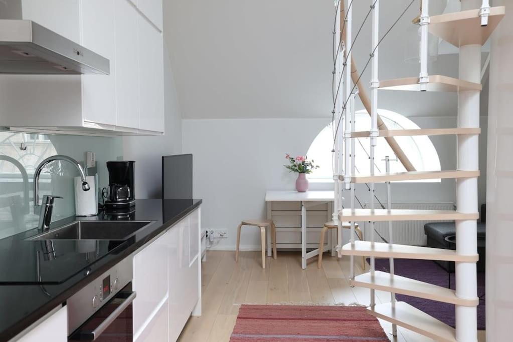 B&B Helsinki - 2ndhomes Unique 35m2 Studio Penthouse with Sauna & Balcony - Bed and Breakfast Helsinki