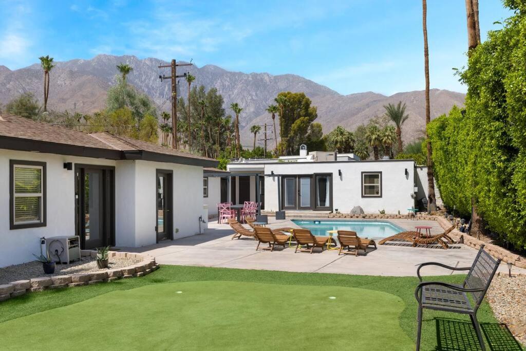 B&B Palm Springs - 6 Bedroom Desert Oasis with pool, spa, & putt-putt - Bed and Breakfast Palm Springs