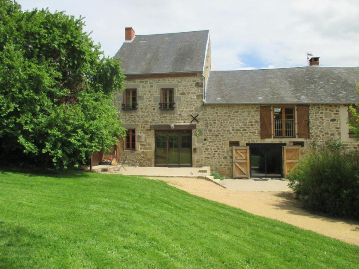 Grande maison en pierres avec jardin clos, proche des stations thermales et des Volcans d'Auvergne - FR-1-489-198 - Chambres d’hôtes