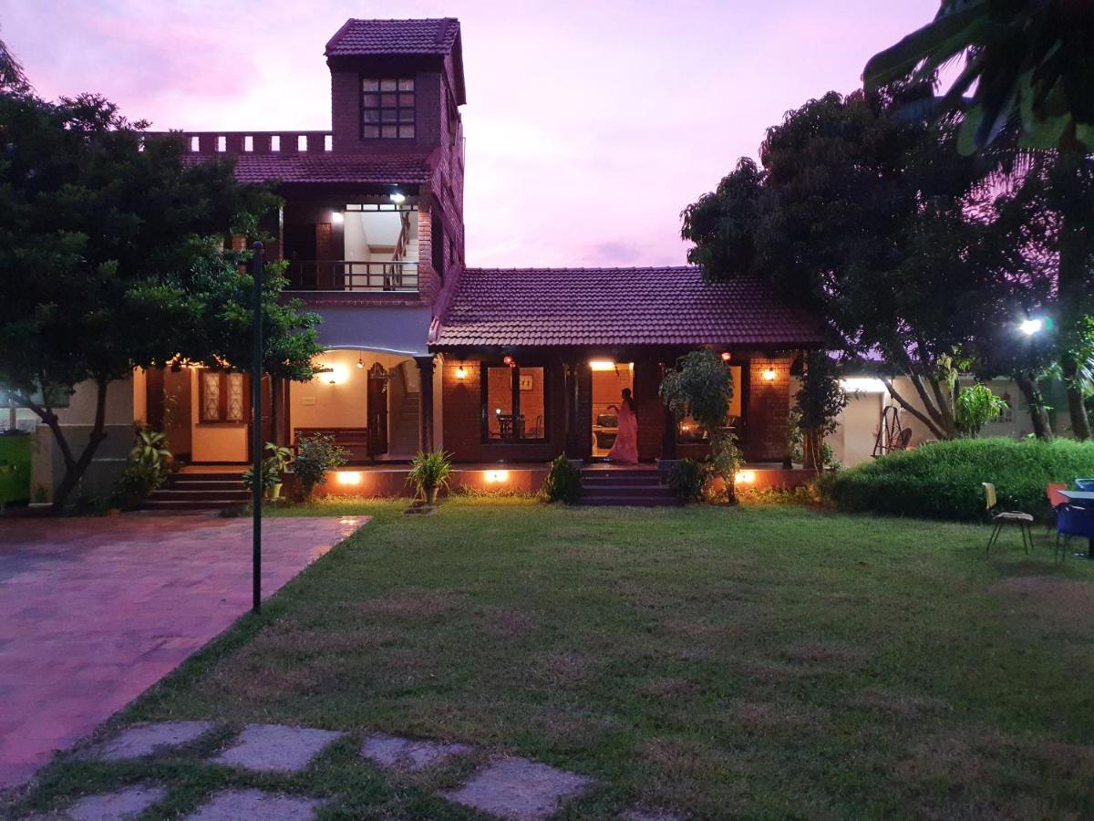 B&B Mahâballipuram - Anchorage - Mesmerizing villa with lawn, BB court - Bed and Breakfast Mahâballipuram