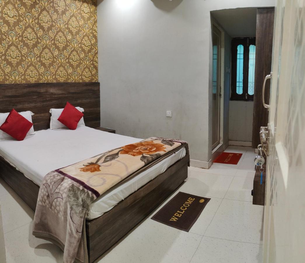 B&B Deoghar - STAYMAKER Hotel Shanti Niketan - Bed and Breakfast Deoghar