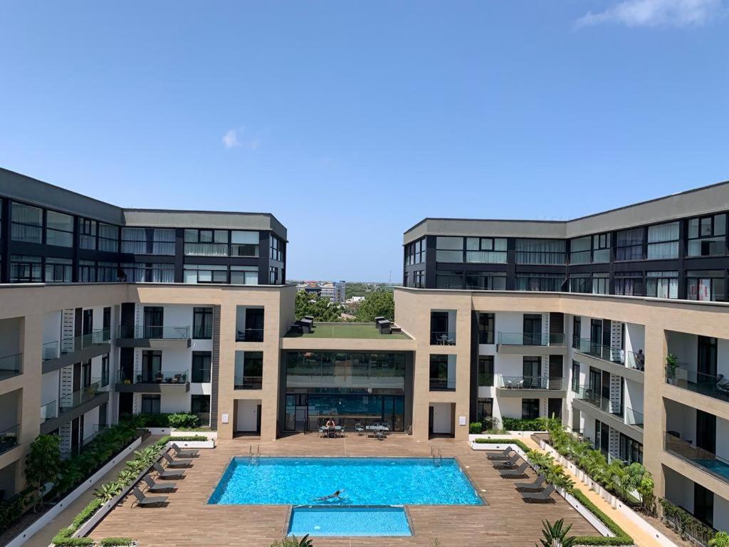 3 Bed Penthouse Embassy Gardens - B&B