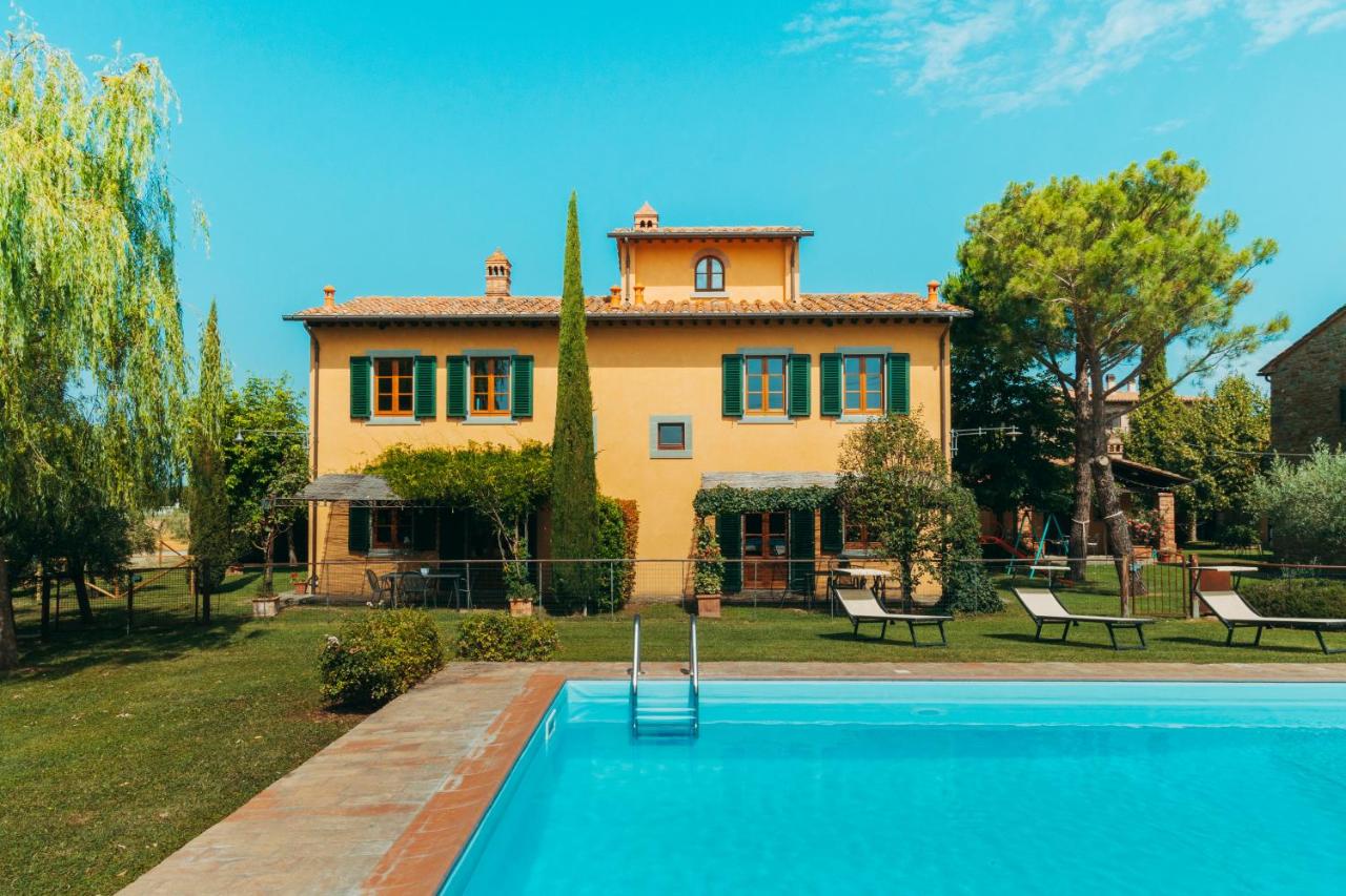 Apartment with Pool View