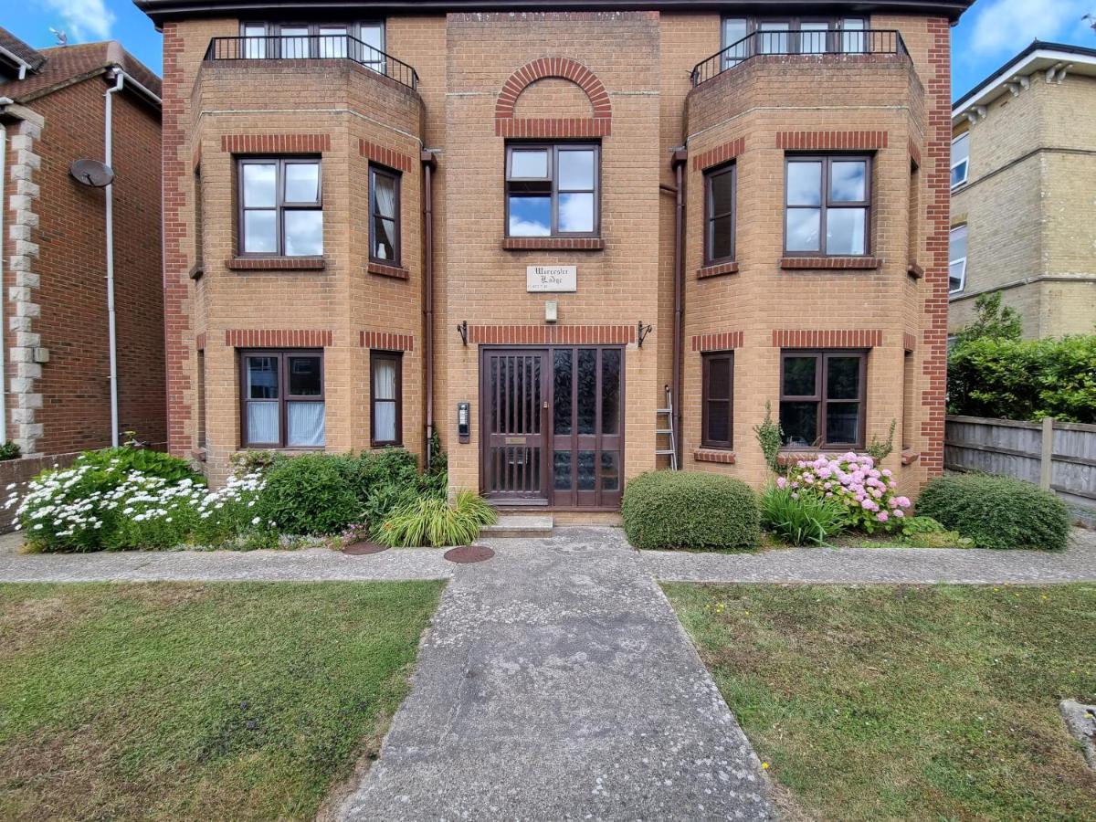 HighTide - 2 bed with parking, balcony & sea view. - B&B