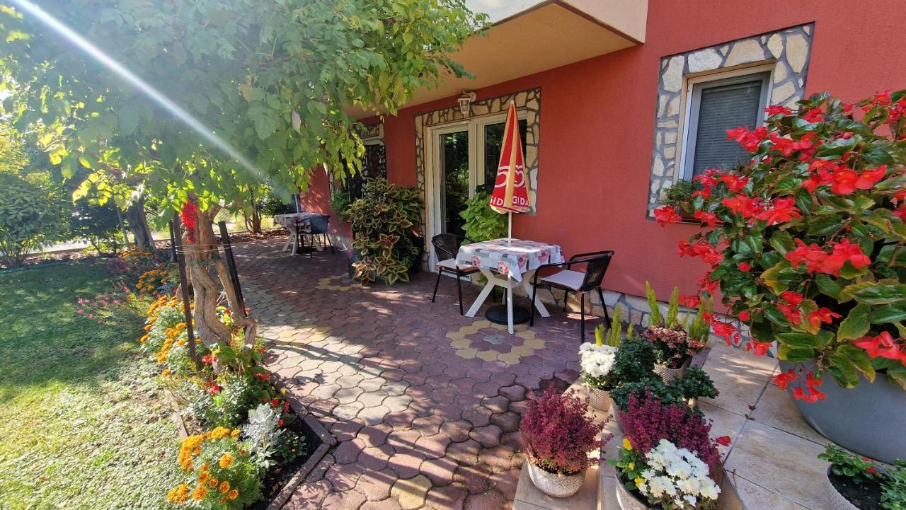 Studio mit Gartenblick