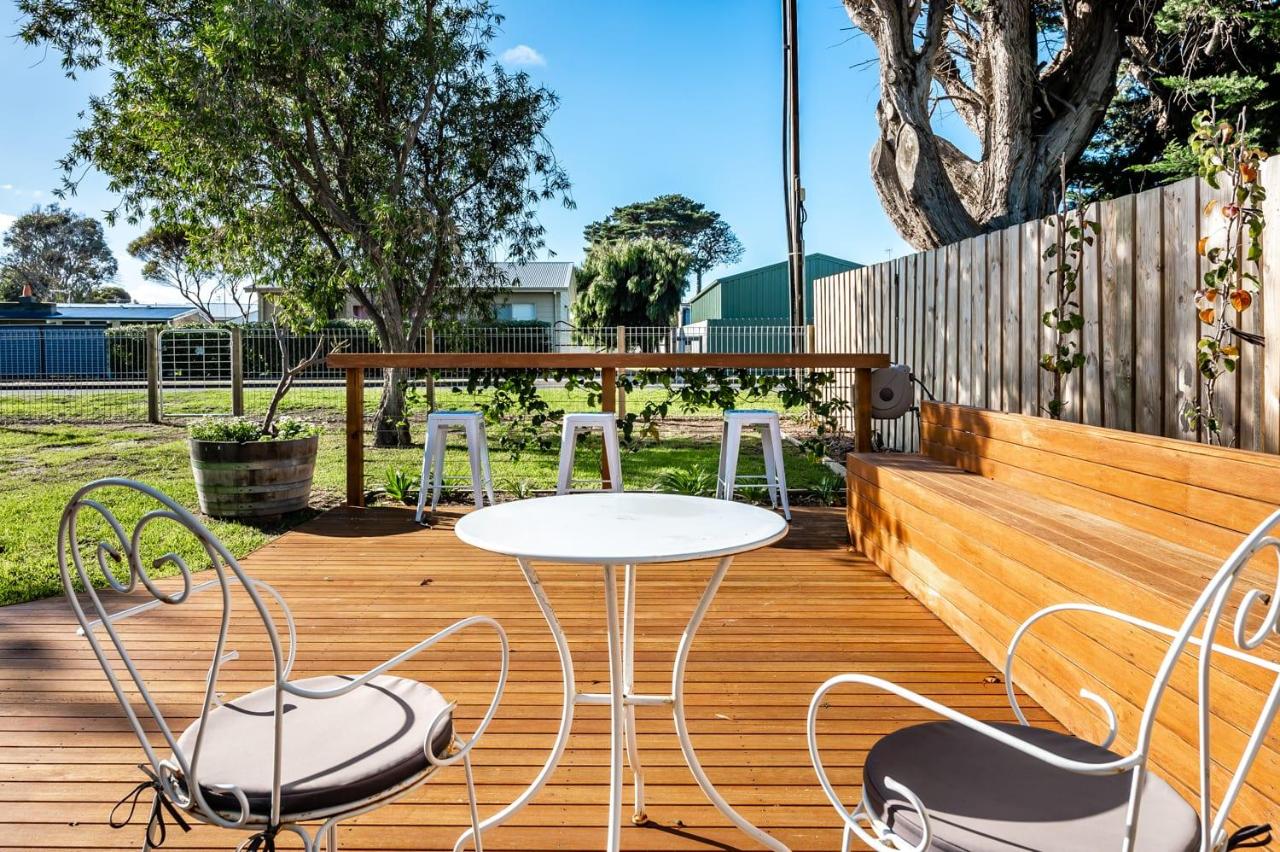 Wild Rose Cottage, 100M to the water - B&B