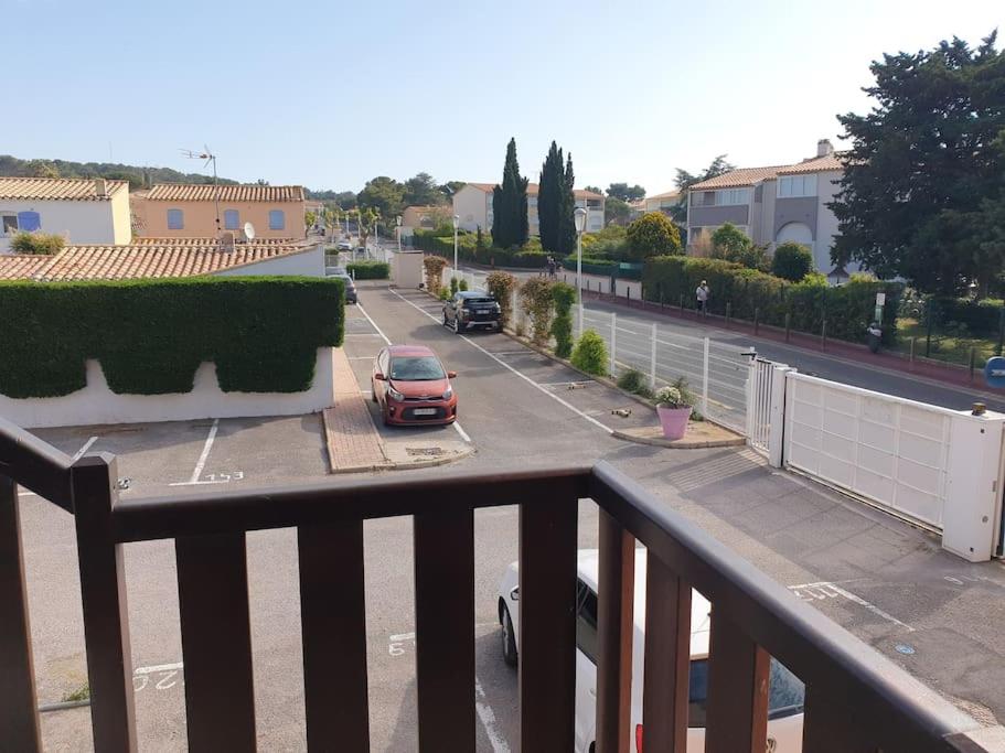Agréable Studio Cabine - piscine - parking - proche Plage RICHELIEU - Bed and Breakfast