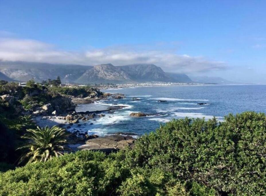 Hermanus 2 bed (Incl King bed) - Walk to the sea! - B&B Hermanus