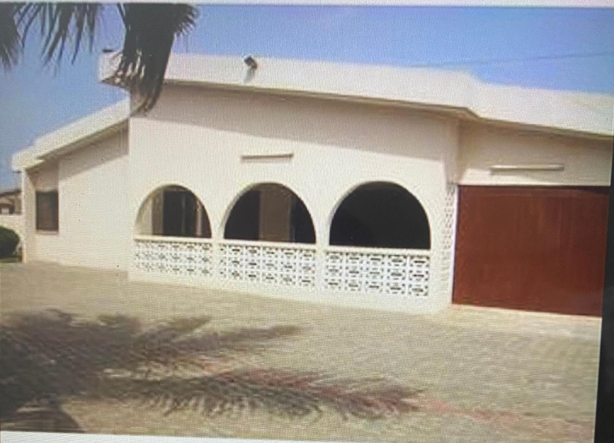 Exclusive Holiday Villa with Pool in Accra - B&B