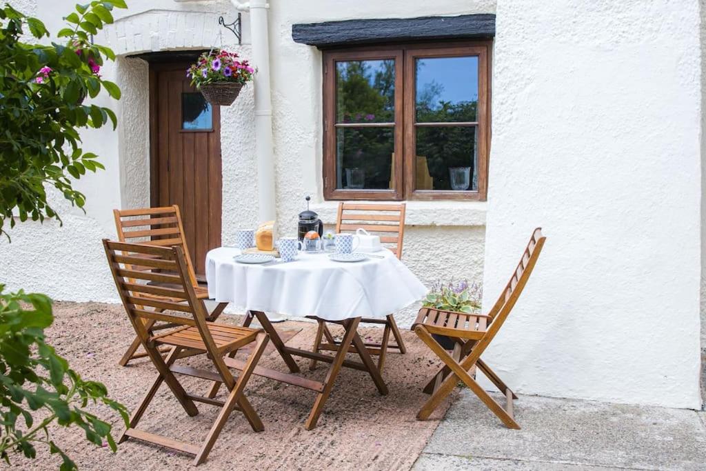 Batney Farm Cottage, Meshaw, South Molton - Chambres d’hôtes