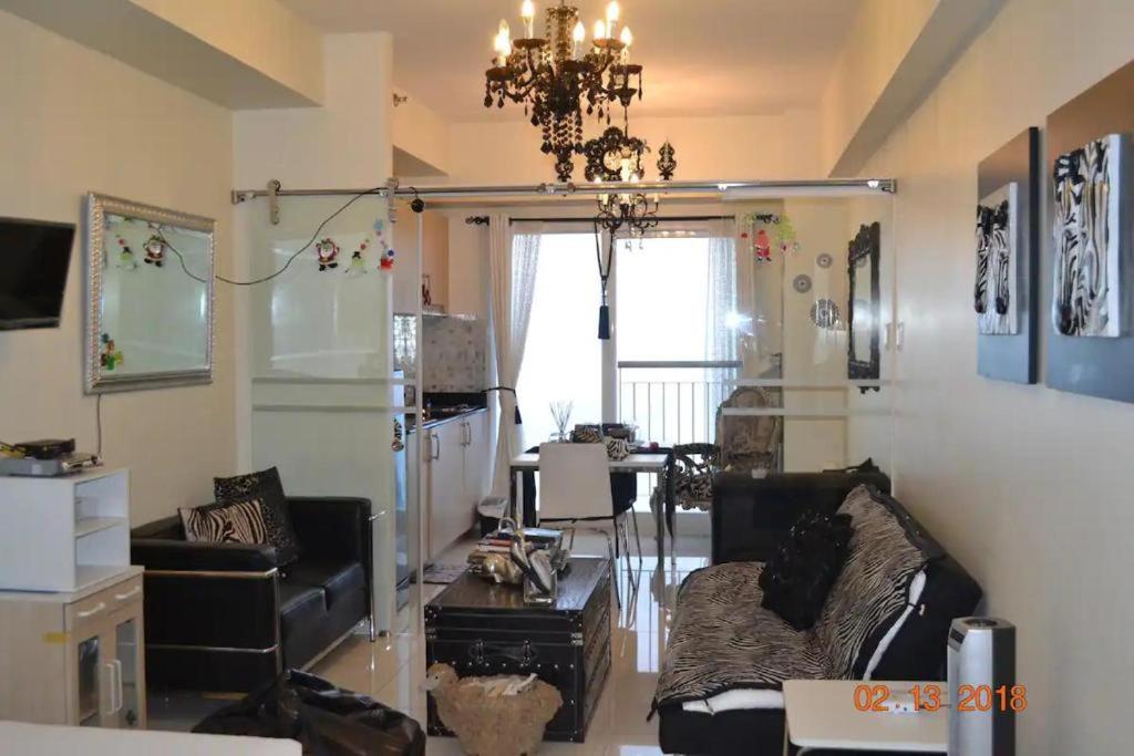 Staycation at Tagaytay 1733 Wind Residences with Taal Lake view WIFI and free parking - Chambres d'hôtes Tagaïtaï