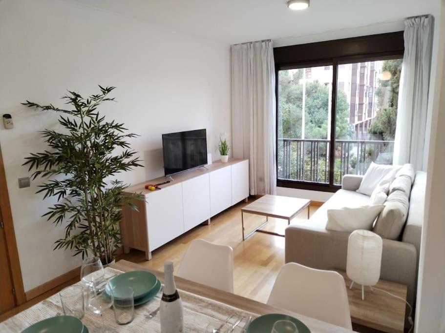 Apartamento amplio, luminoso y confortable CC - B&B