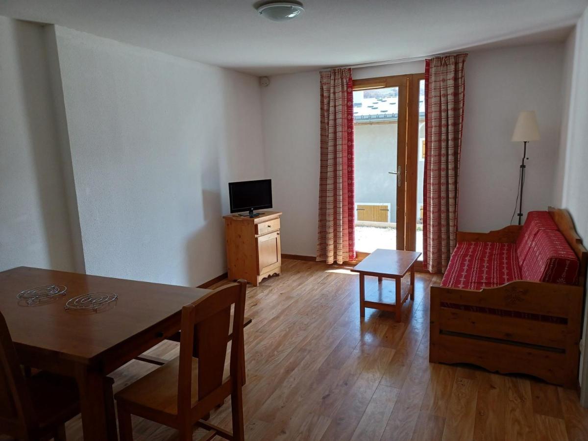 Appartement spacieux à 300m des pistes et commerces avec balcon, parking - FR-1-618-21 - Ferienwohnung