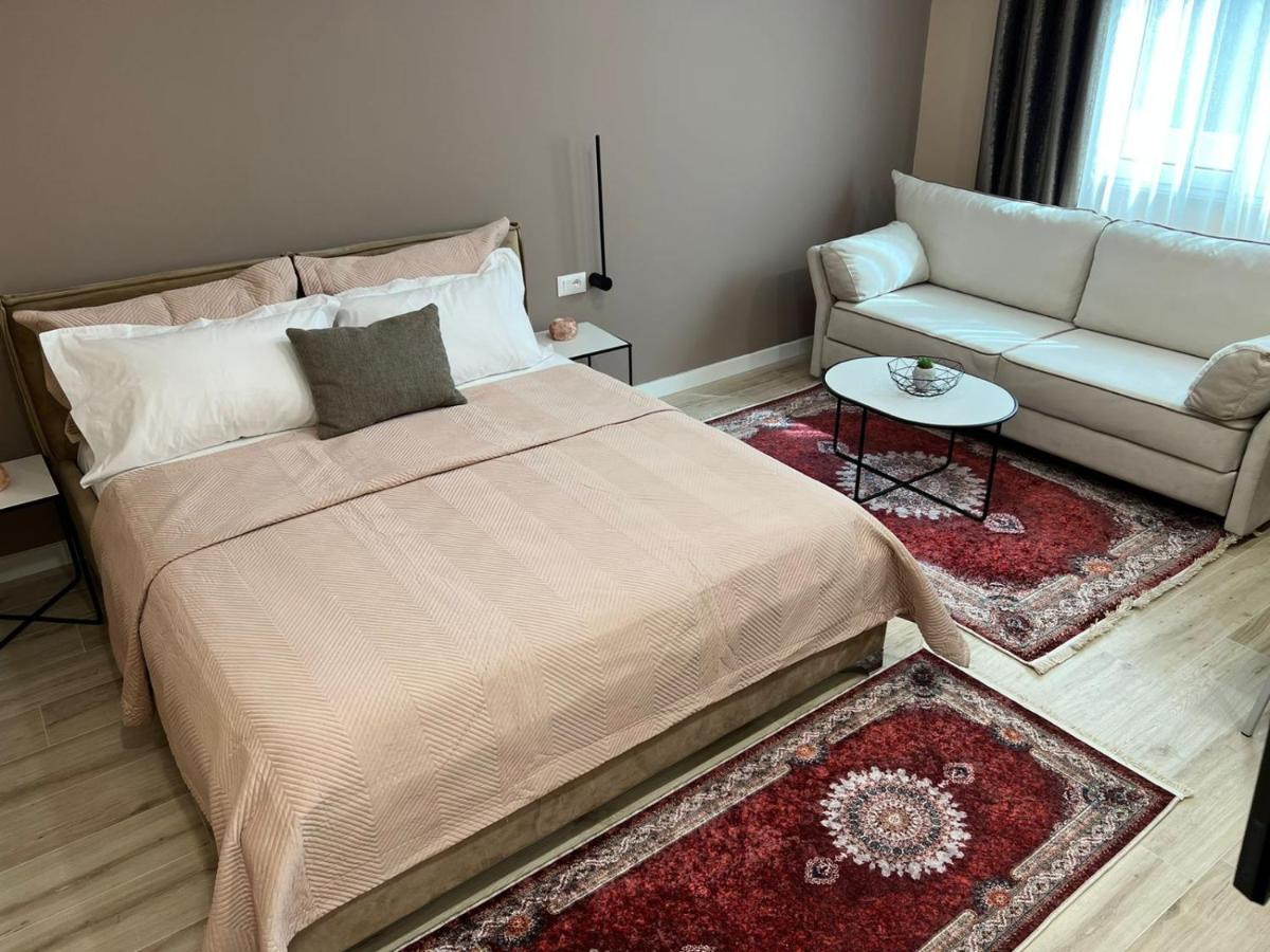Smart Home , Lovely Apartment in Tirana - Bed and Breakfast
