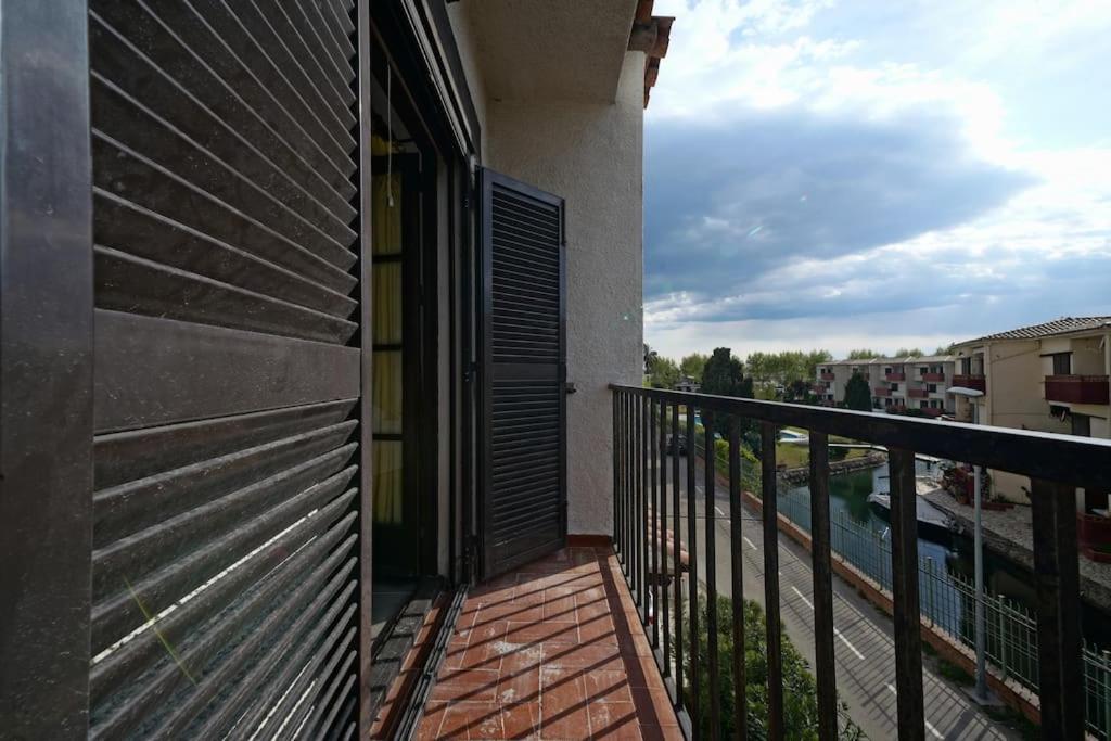 Bonito apartamento equipado, cerca de la playa - B&B Empuriabrava