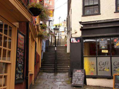 Quirky and Cool Christmas Steps 2 bed - B&B