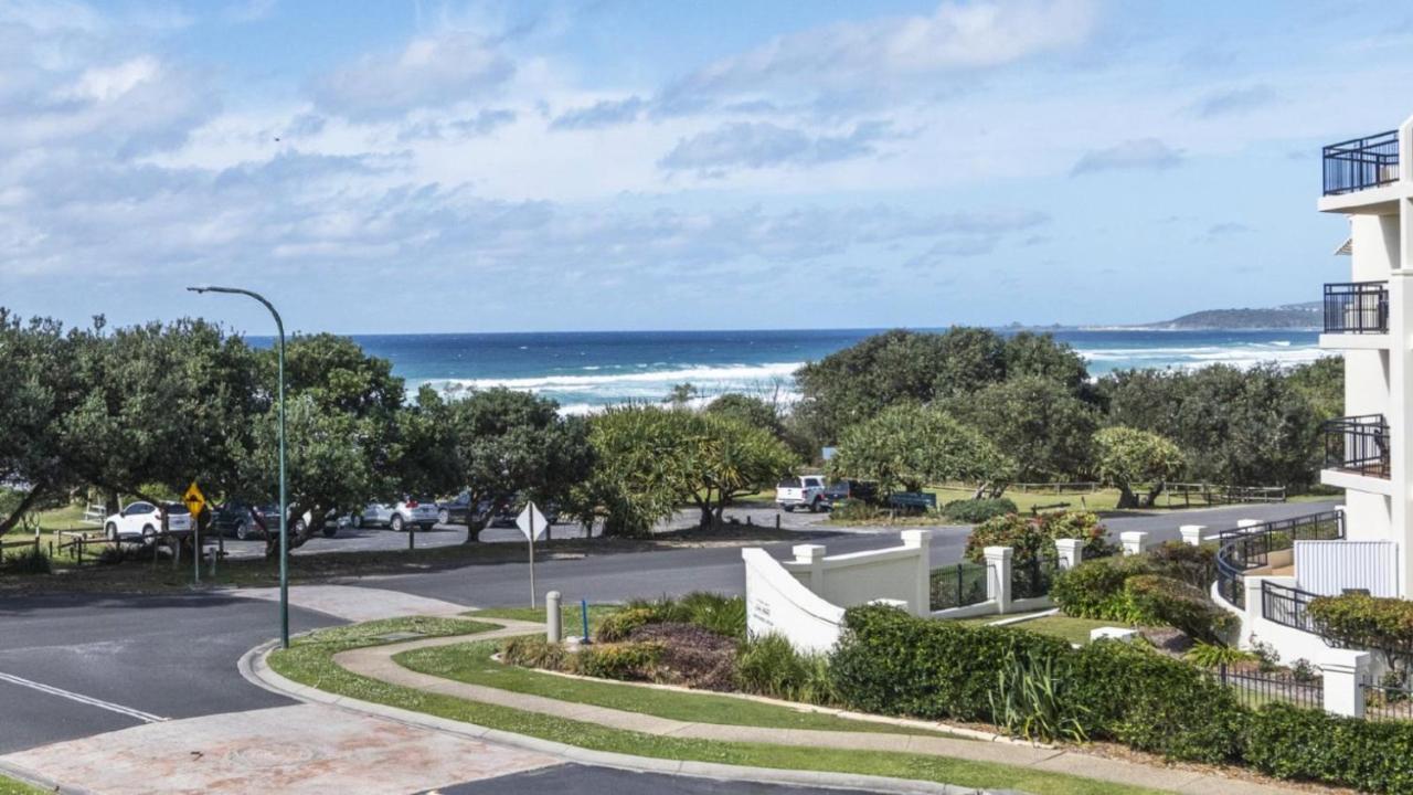 Breakers 2 - 8, 18 - 20 Pacific Parade - B&B