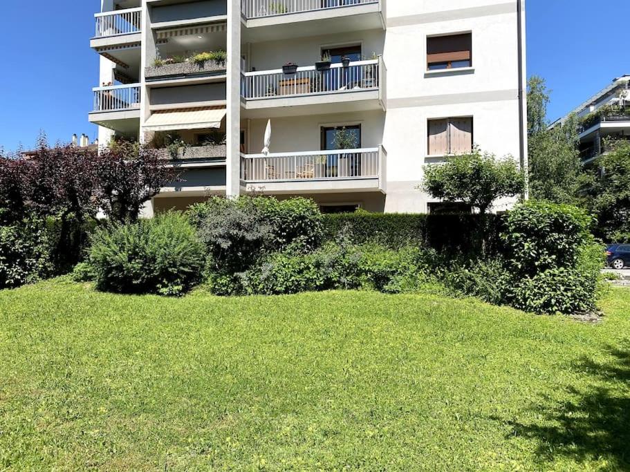 Proche du lac et des commerces, appartement neuf, au calme, avec 3 chambres et une grande terrasse - B&B