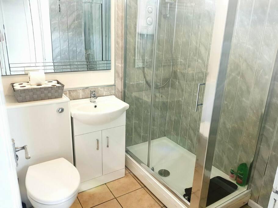 Cosy 2-bedroom house in Leith - B&B