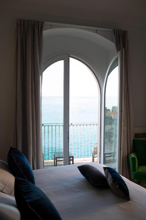 Deluxe Double Room with Balcony and Sea View