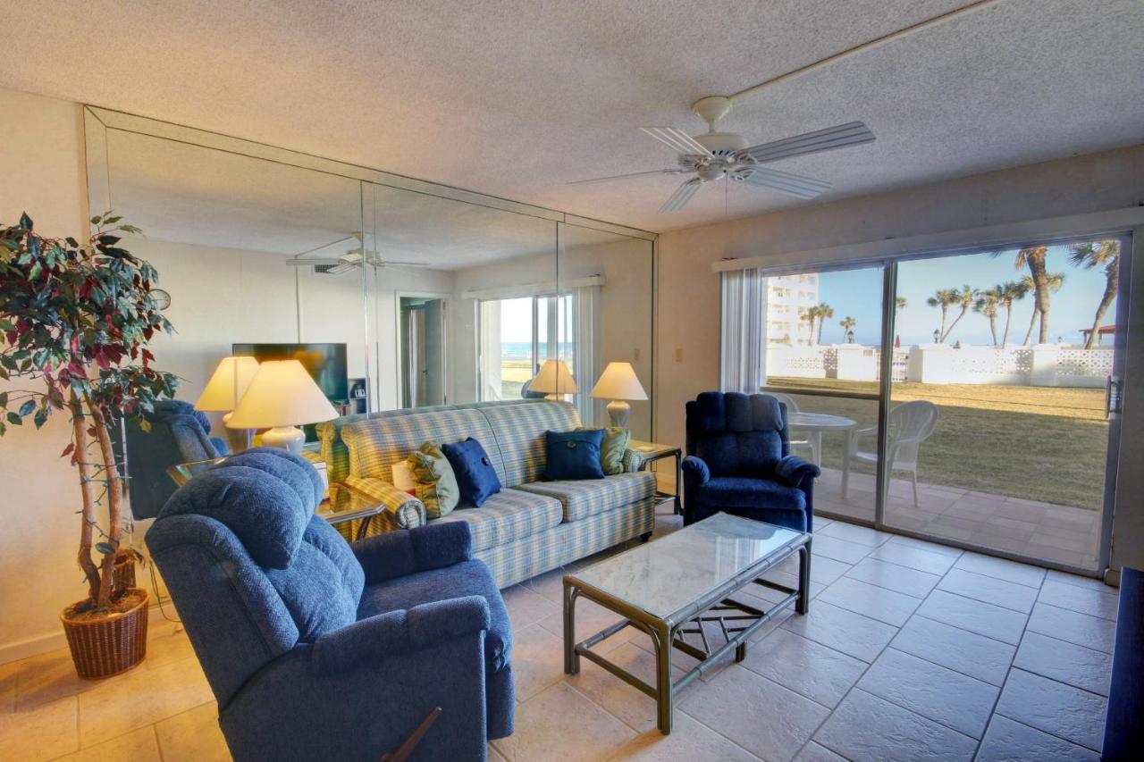 B&B Fort Walton Beach - El Matador 416 - Walk right out to the pool and the beach! - Bed and Breakfast Fort Walton Beach