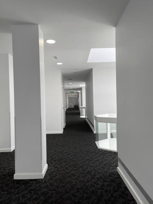 Studio 25/247 gouger st Ex hotel room 430 - Bed and Breakfast
