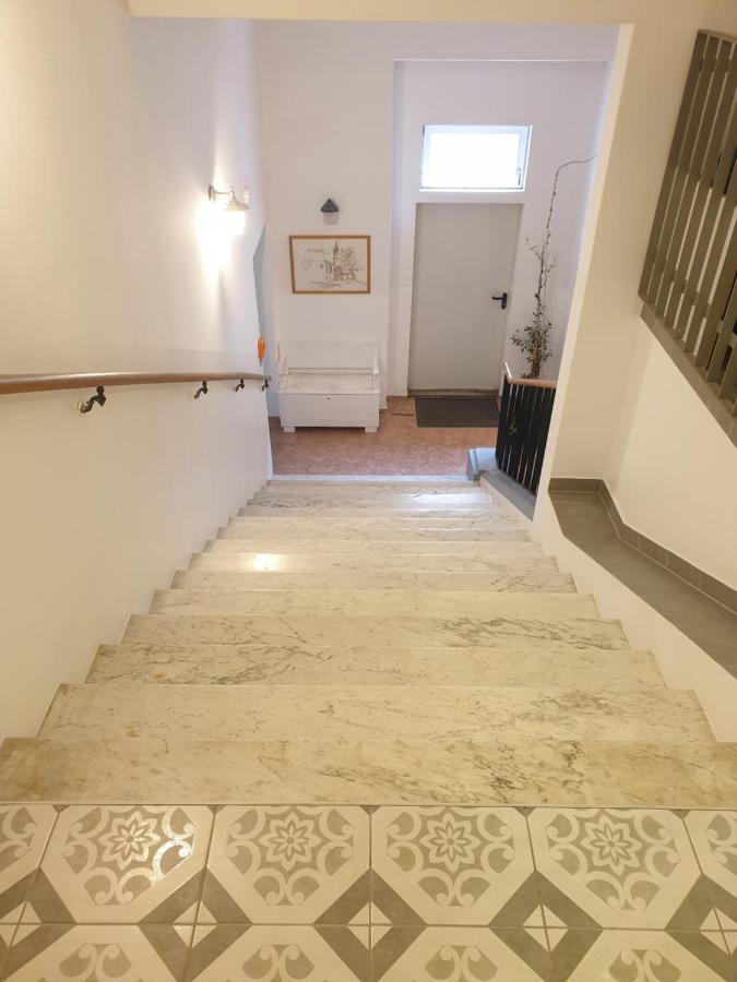 Sunny and spacious apartment near city centre - Ferienwohnung Wien