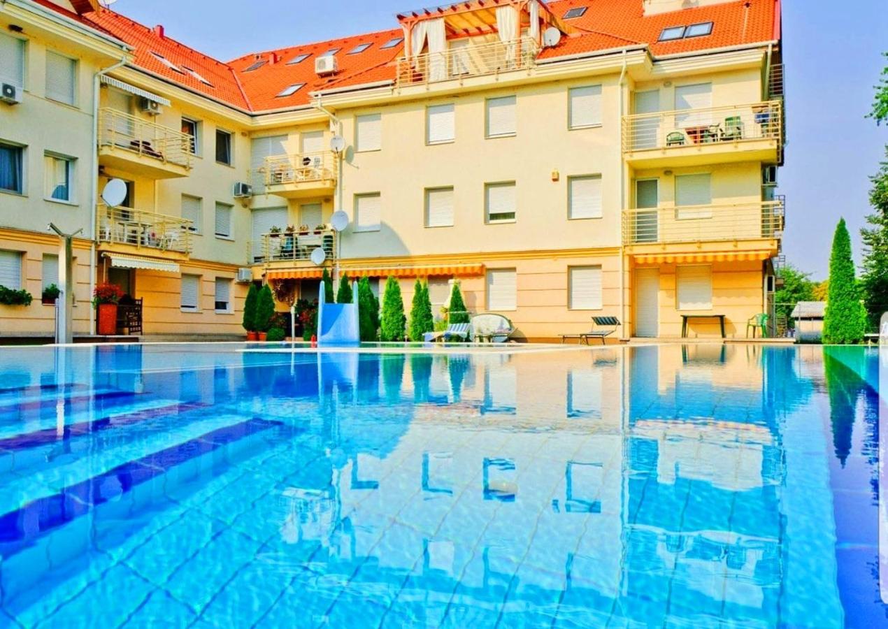 Eszti Wellness Apartman - B&B