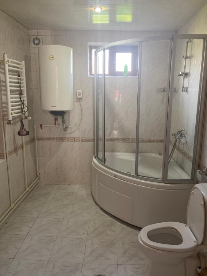 Camera Matrimoniale con Bagno in Comune 