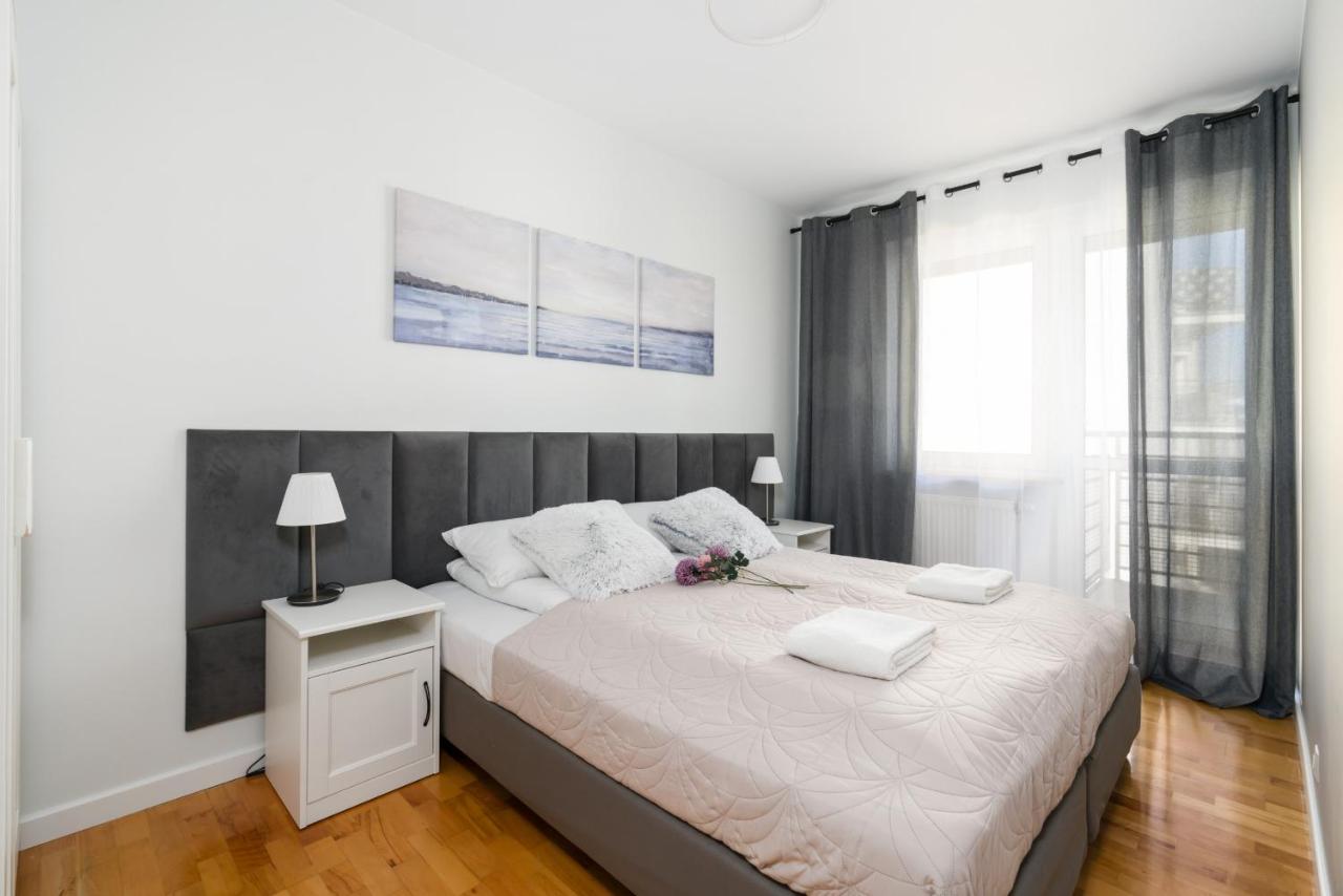 B&B Poznań - Malta Apartment Katowicka Pool & Parking by Renters - Bed and Breakfast Poznań