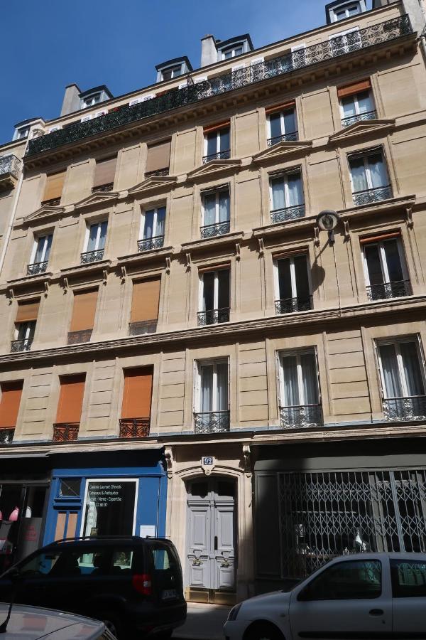 Paris 17 - Coeur Batignolles - Beau studio 10 m2 -110 sqf - Etat neuf - Calme - Idéal une personne - single occupancy - B&B
