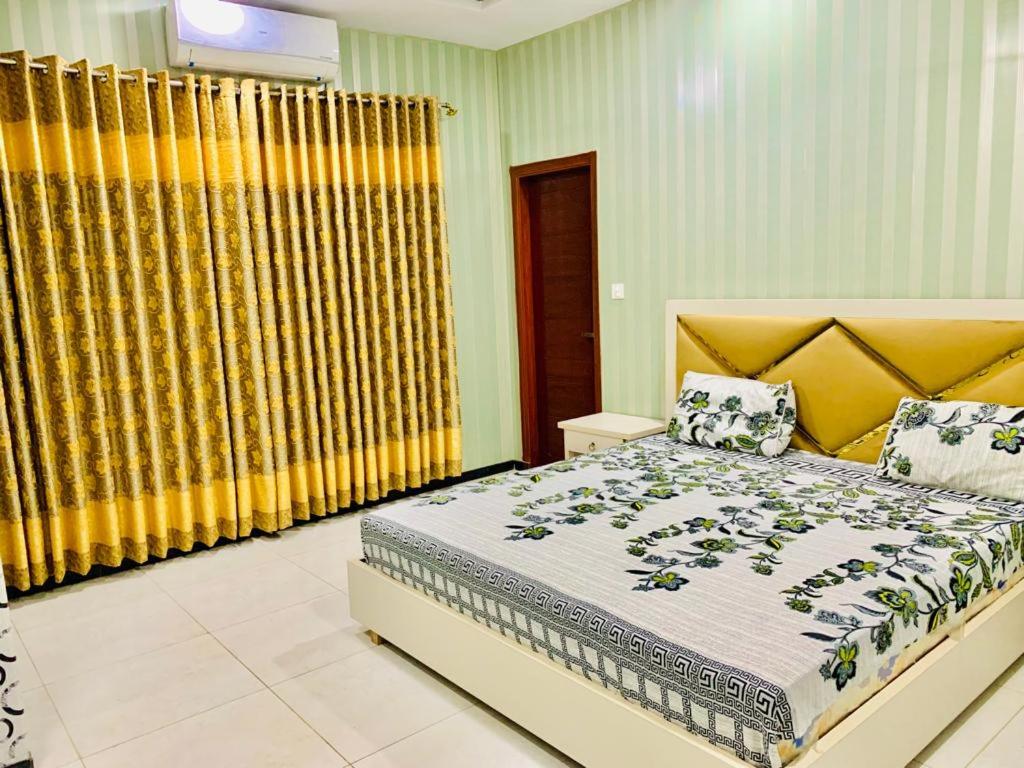 B&B Islamabad - The Crown - Bed and Breakfast Islamabad