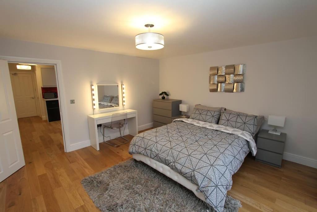 B&B London - Lovely One Bed Apartment-Near All Transport-Village-FreeParking - Bed and Breakfast London