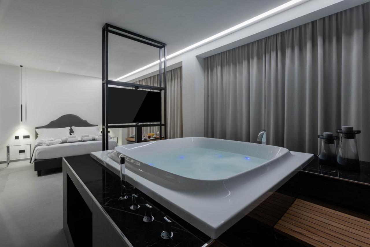 Suite mit Kingsize-Bett mit Whirlpool