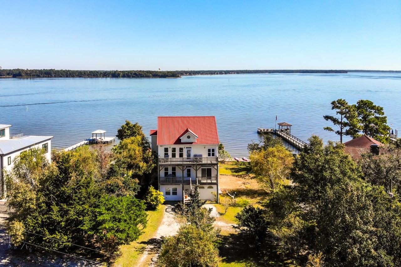 Charming Waterfront Home Fish, Boat and More! - B&B
