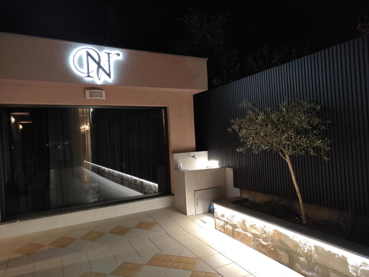 Luxury Villa Nevena Pool&Jacuzzi - Bed and Breakfast