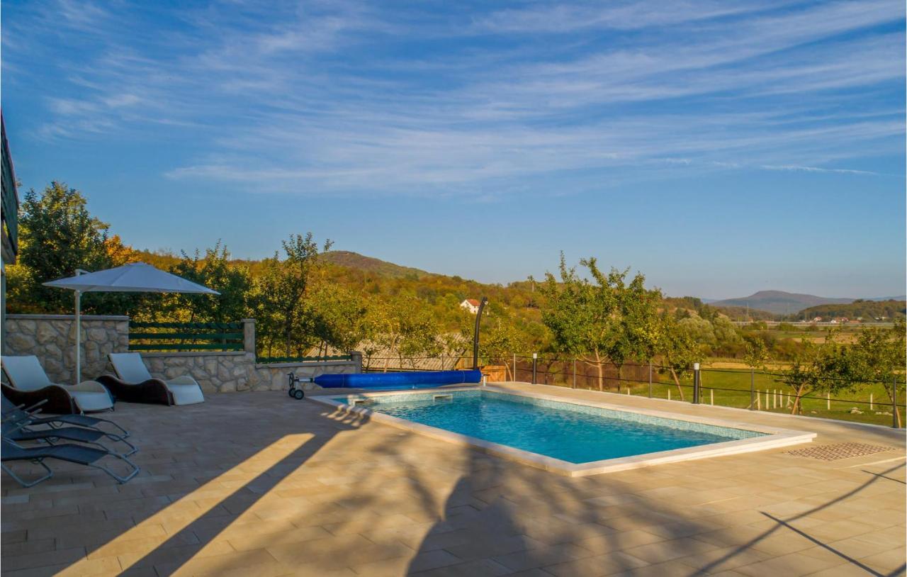 B&B Otočac - Stunning Home In Otocac With 2 Bedrooms, Wifi And Outdoor Swimming Pool - Bed and Breakfast Otočac